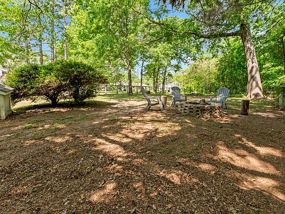 4th image of 198 Lake Dr