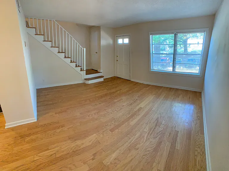 1661 Valley Ave — Photo 8