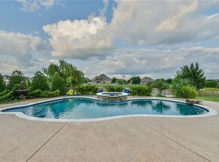 22801 Cove Wood Cir, Edmond, OK 73025