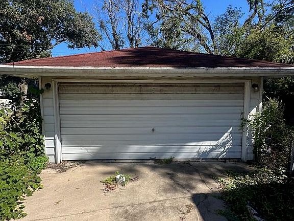 3rd image of 1055 N Vanderburg St