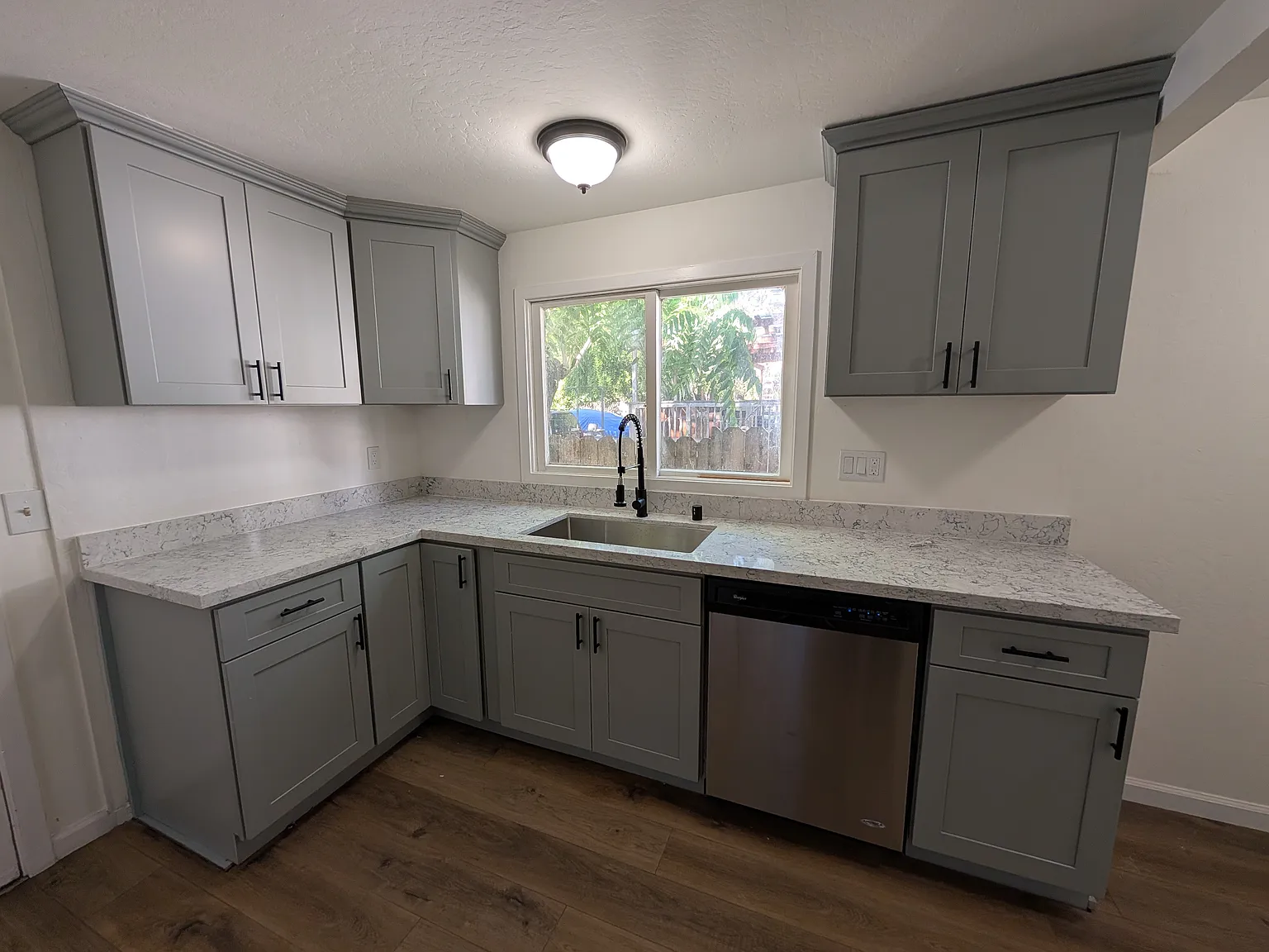 3 bed, 1142 sqft, $3,200 — Photo 2