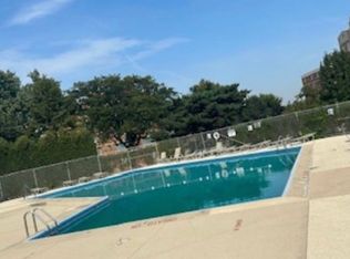 2201 S Stewart Ave APT 5H, Lombard, IL 60148