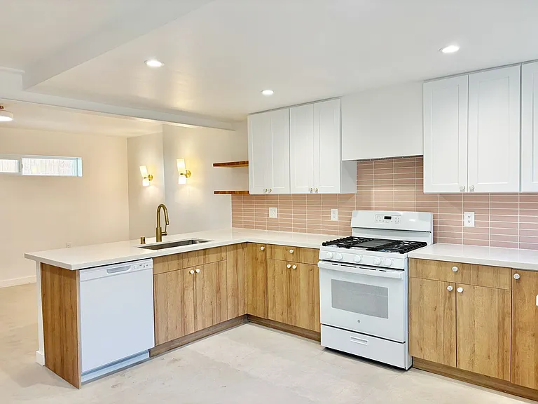 4941 York Blvd — Photo 13