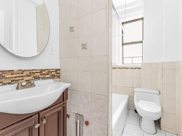 409 Edgecombe Avenue image 10 of 13