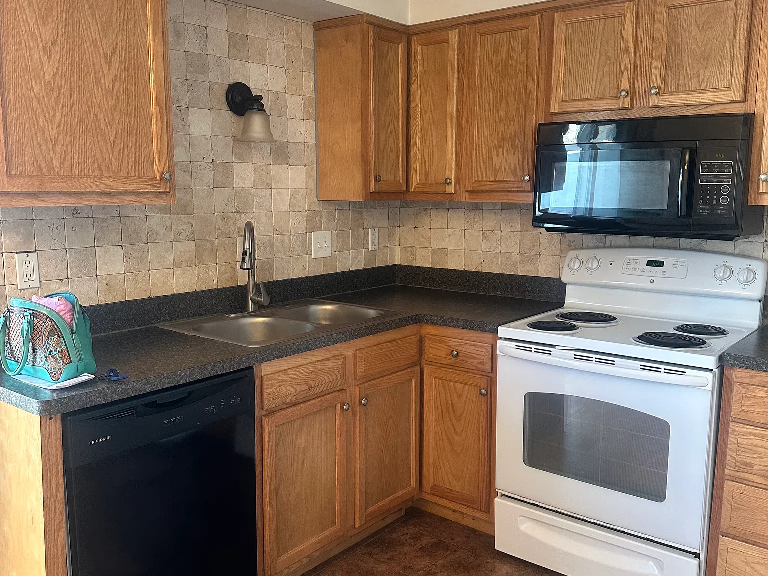 2 bed, 1.5 bath, $1,600 — Photo 2