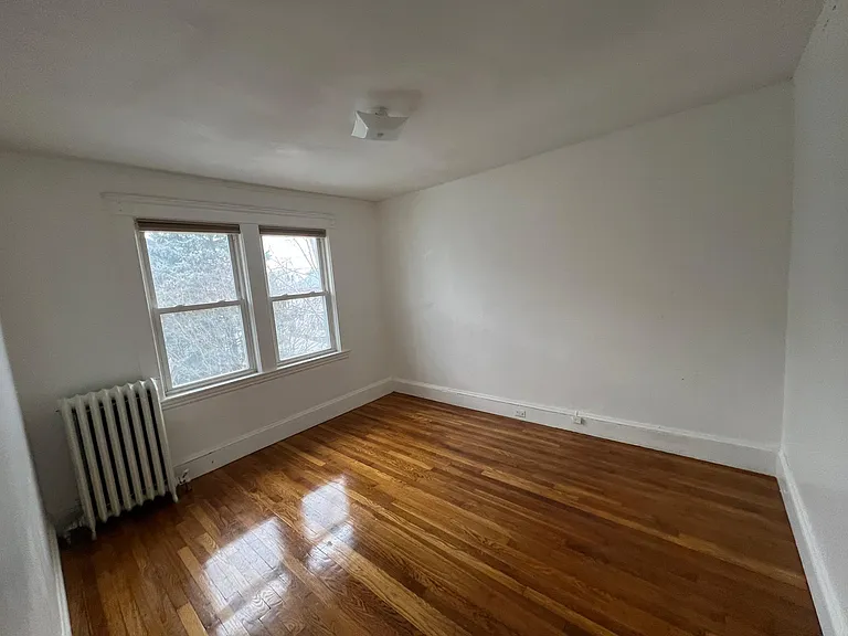 717 Belmont St — Photo 11