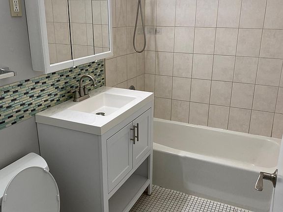4th image of 166 E Elmhurst Ave #2A