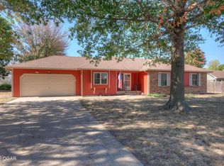 1208 Gold Pan Dr, Webb City, MO 64870