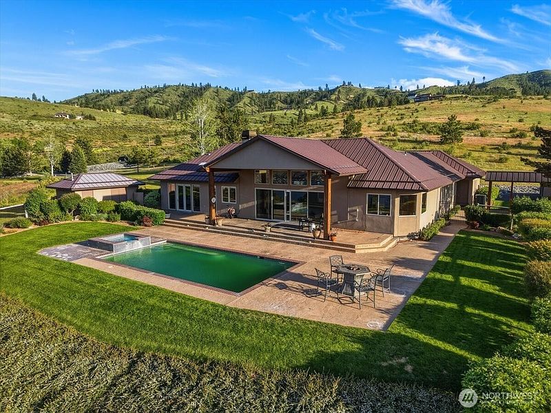 3rd image of 825 Hawks Meadow Road