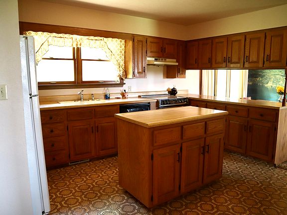 4th image of 605 County Road 3436