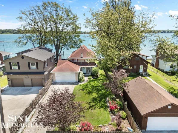 2230 Elm St, Algonac, MI 48001