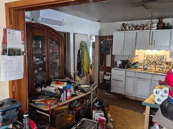 4th image of 202 W Elroy St