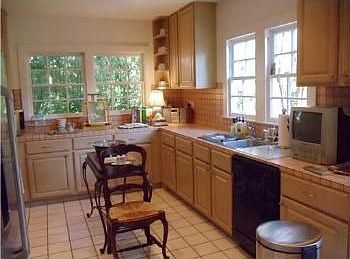 3rd image of 2306 Broadmoor Pl