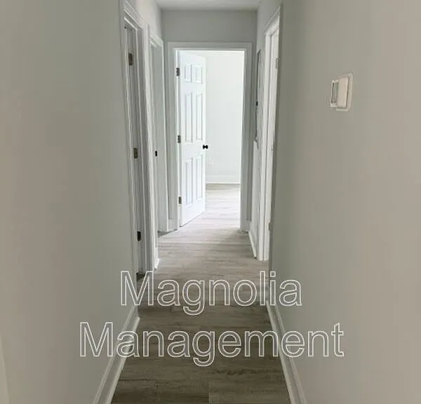 724 John St — Photo 3