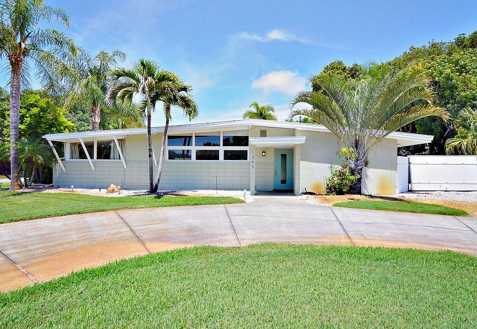 1st image of 1345 Royal Palm Dr S