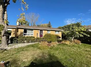 11 Khymer Ct, Ottawa, ON K2R1E4