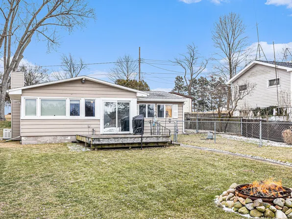 59322 Lakeshore Dr, Colon, MI 49040