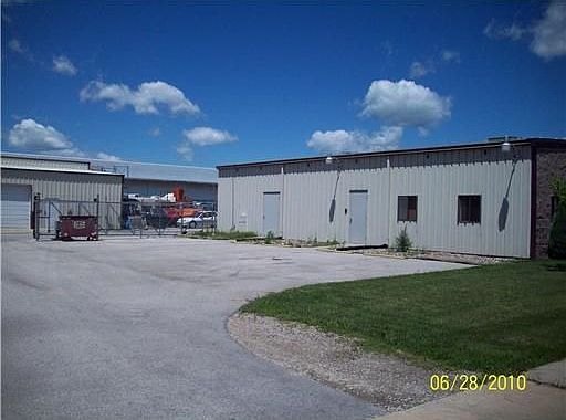2nd image of 5527 Crane Ln NE