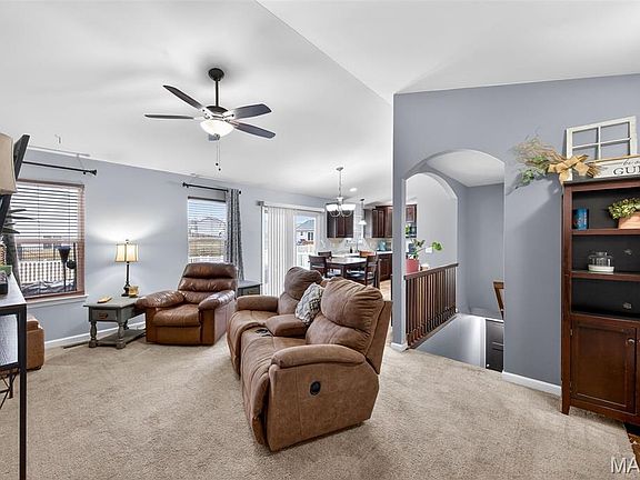 5th image of 360 Spring Valley Dr