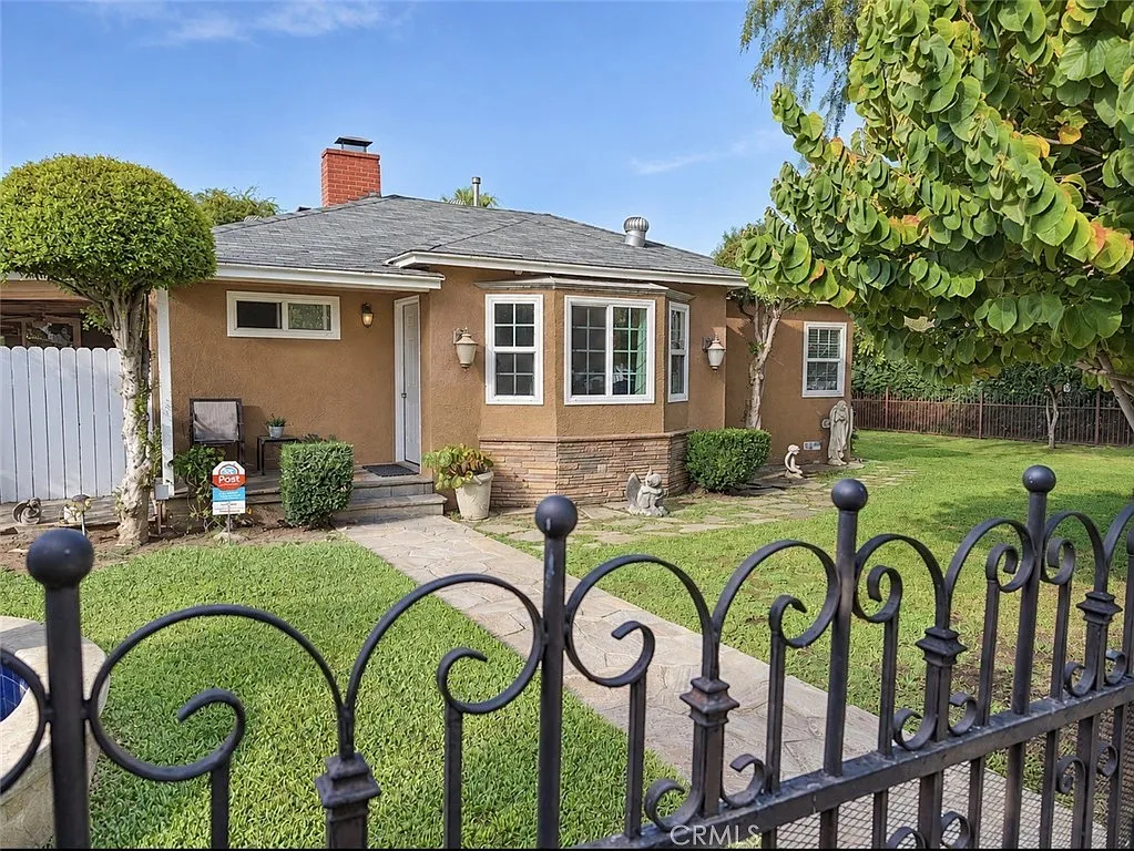 3 bed, 1829 sqft, $3,100 — Photo 2