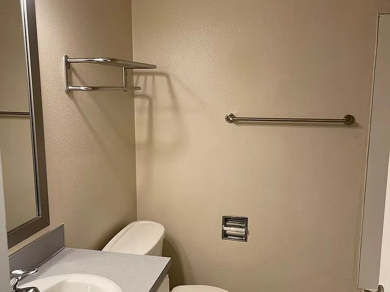 First Hill Apartments — Photo 9