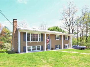 9 Orchard Dr, Scituate, RI 02831