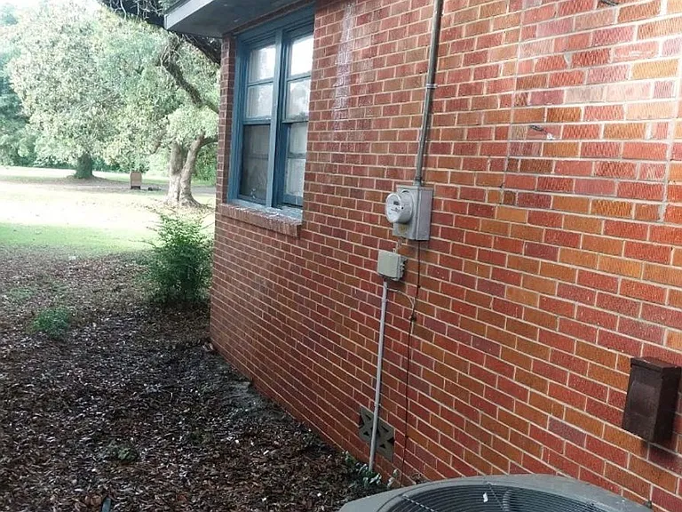 1707 Stanley Dr — Photo 2