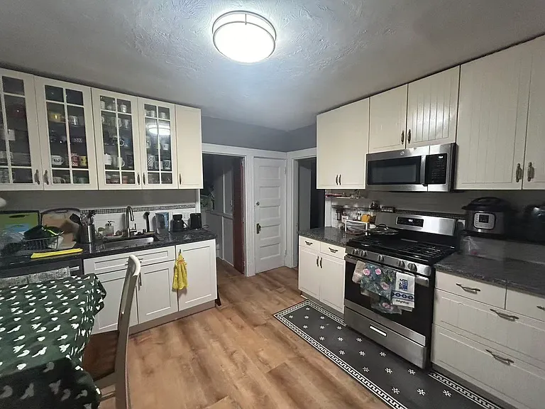 4 Falkland St #2 — Photo 3