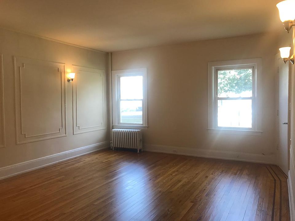 1st image of 92-52 Vanderveer St #2