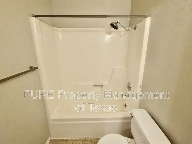 8508 Romney Rd — Photo 12