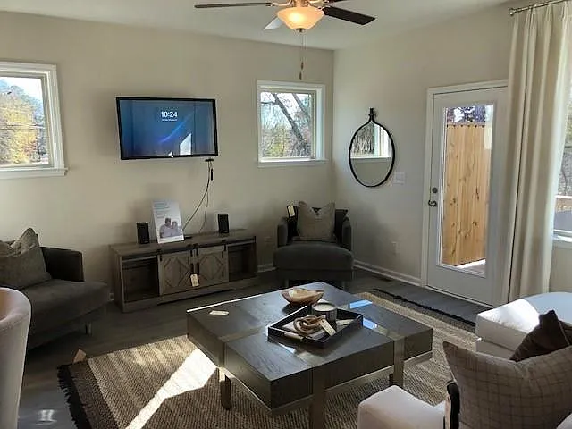 3805 Davis Cir — Photo 7
