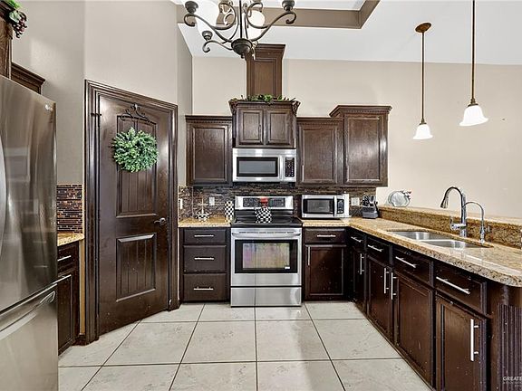 4th image of 3503 Water Oak Dr