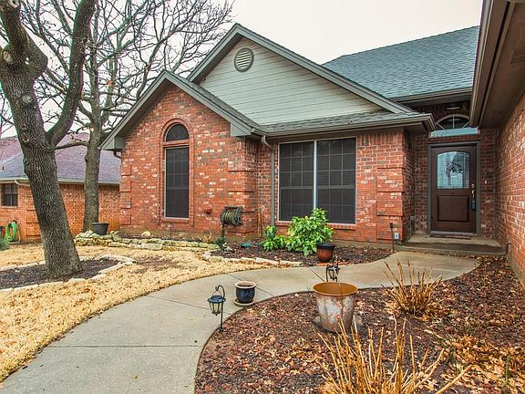 4th image of 2216 Oak Park Dr