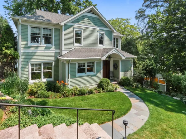 564 Sauk TRAIL, Fontana, WI 53125