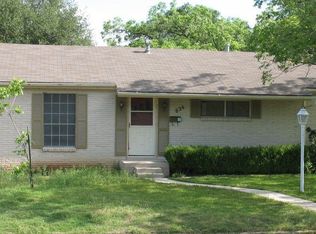 824 E Humphreys St, Seguin, TX 78155