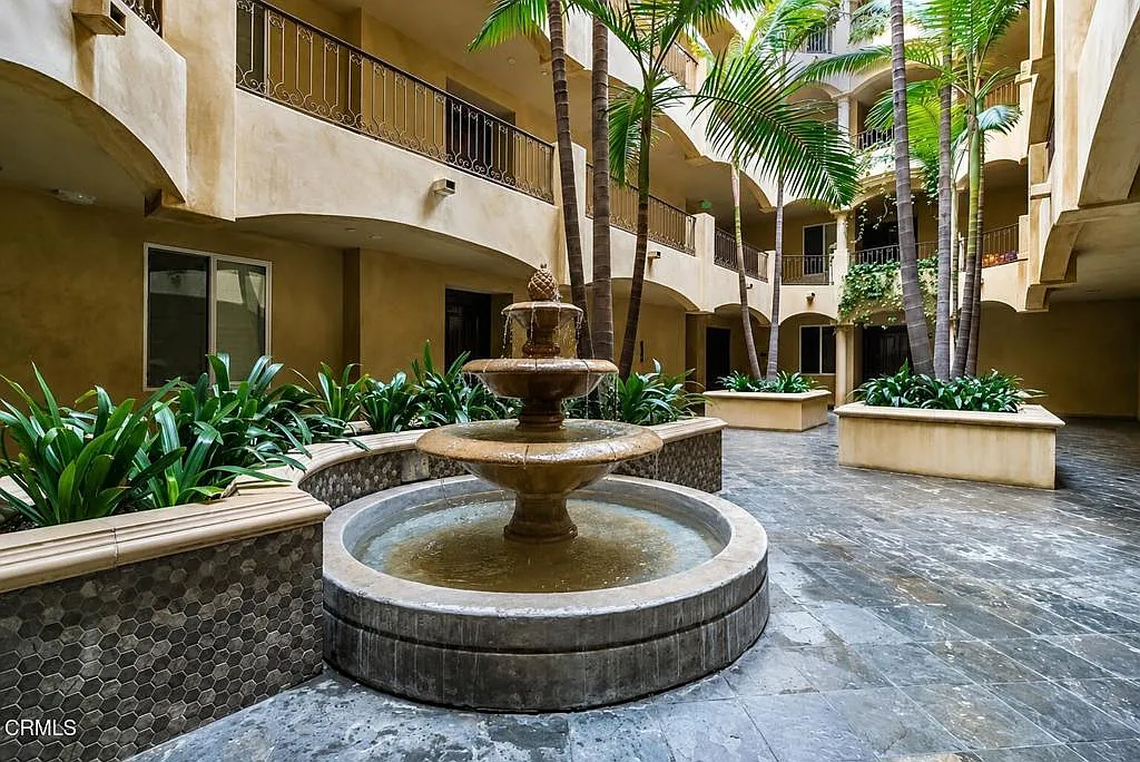 3 bed, 3.0 bath, 1608 sqft, $8,900 — Photo 3