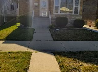 8740 S Bennett Ave, Chicago, IL 60617