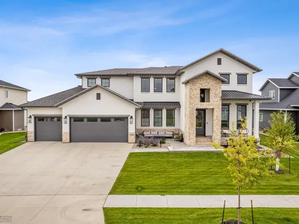 2426 McLeod Dr E, West Fargo, ND 58078
