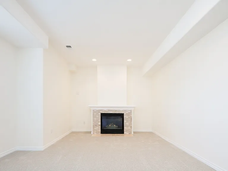 335 N Josephine St #A — Photo 56