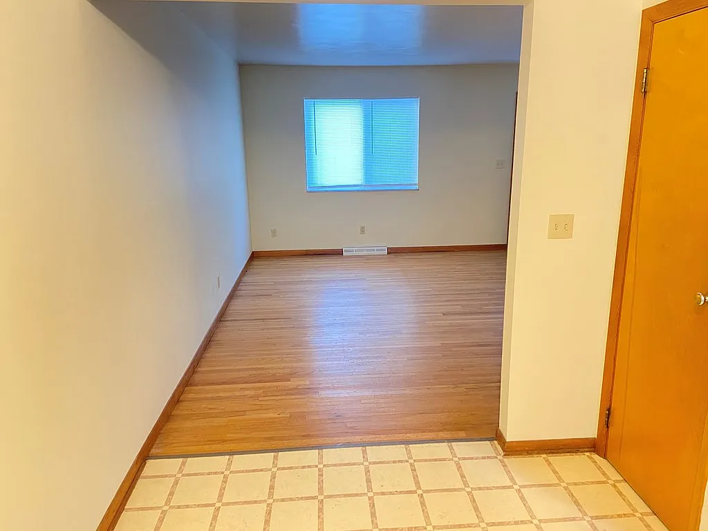 2 bed, 1.0 bath, 952 sqft, $925 — Photo 4