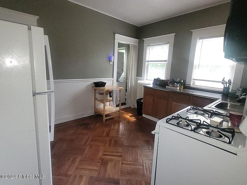 3rd image of 663 Myrtle Avenue