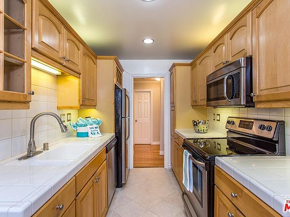 4th image of 1021 12th St APT 103