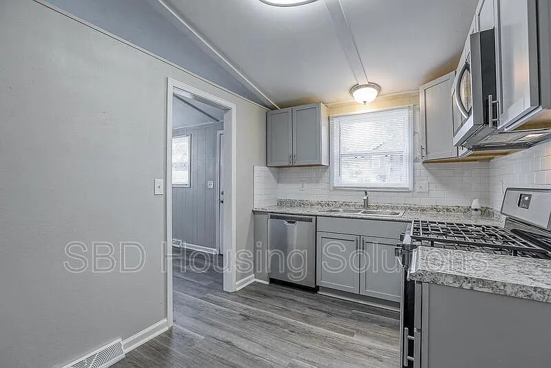 1 bed, 1.0 bath, $925 — Photo 4