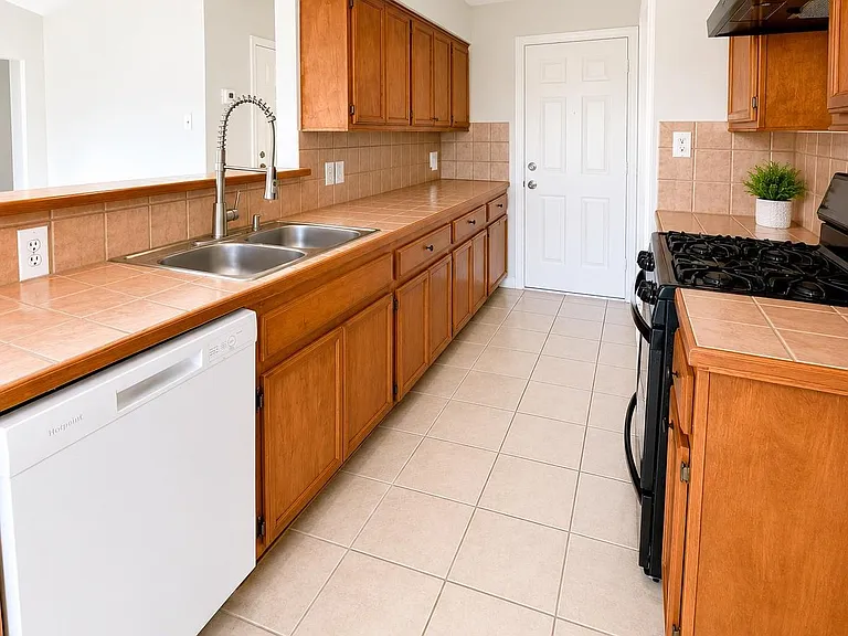 4006 Dalmatian Dr — Photo 6