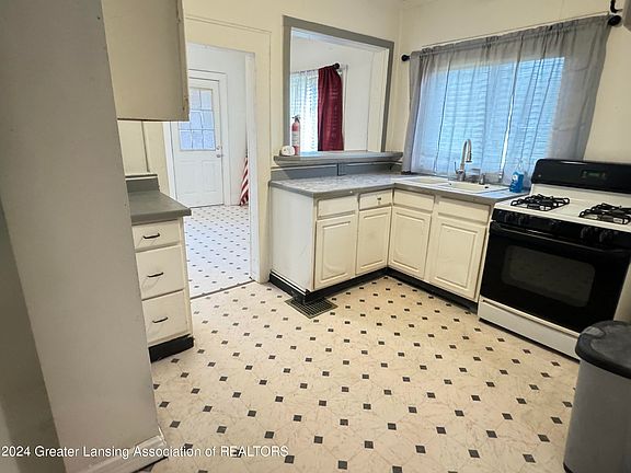 2nd image of 420 N Deerfield Ave