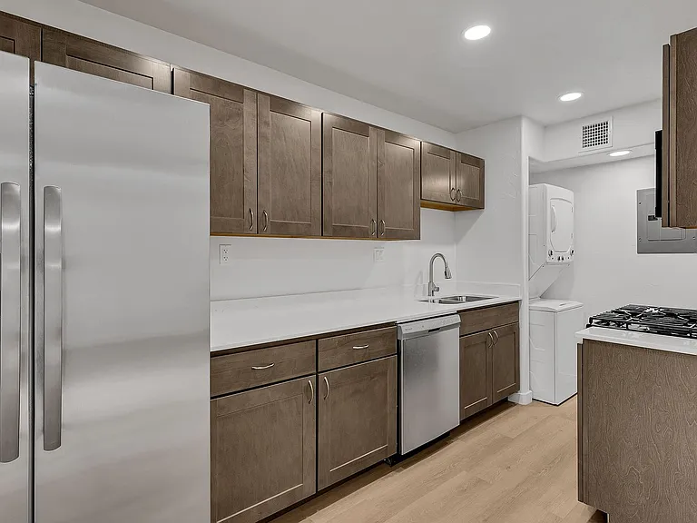 El Dorado Apartments — Photo 27
