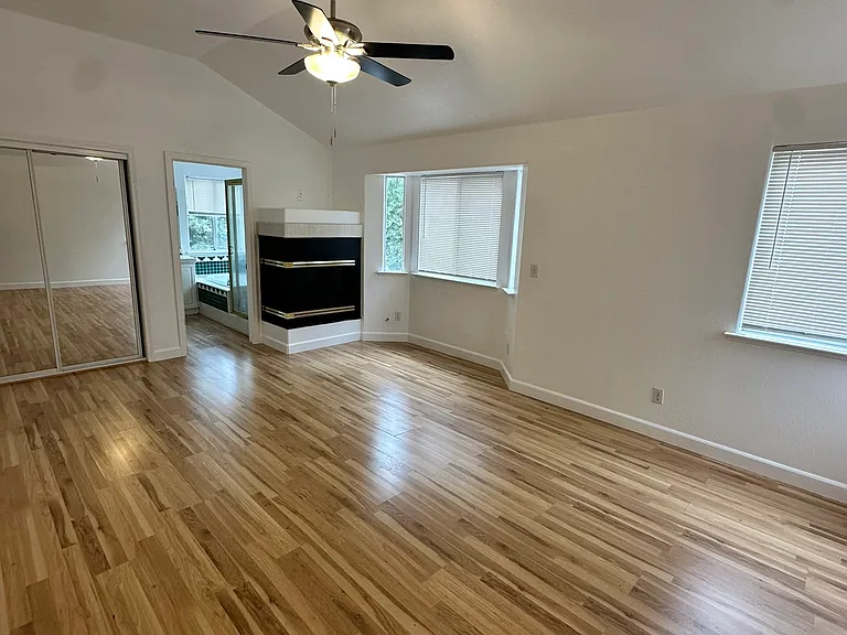 5753 W Bedford Ave — Photo 16