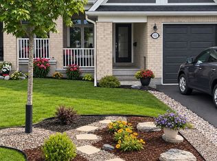 60 Kayenta St, Ottawa, ON K2S2K7
