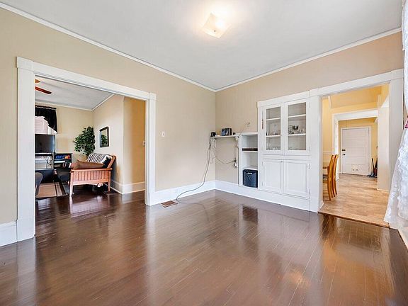 4th image of 415 Lee St