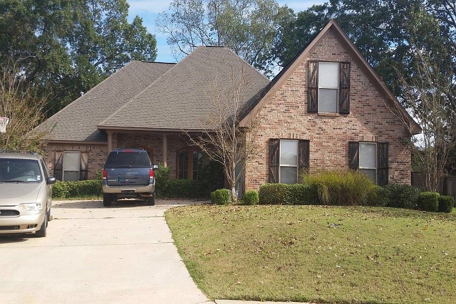 1st image of 131 Bear Creek Cir